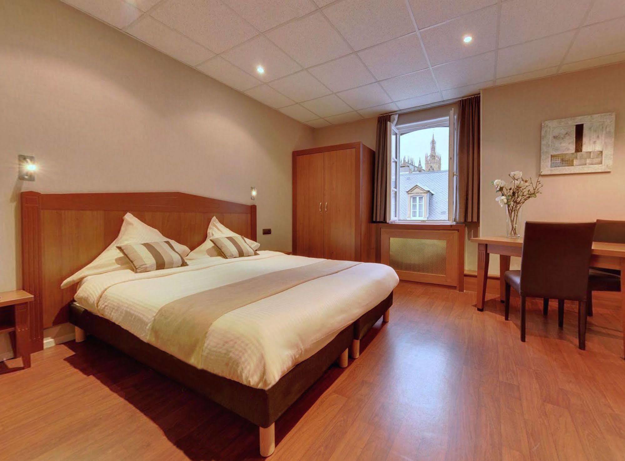Mercure Grand Hotel Metz Centre Cathedrale Bagian luar foto